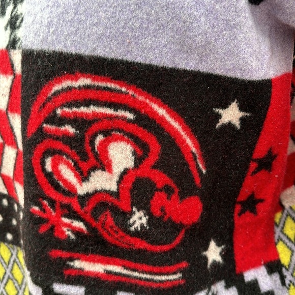 Mickey Mouse sweater no tags. - Picture 2 of 7